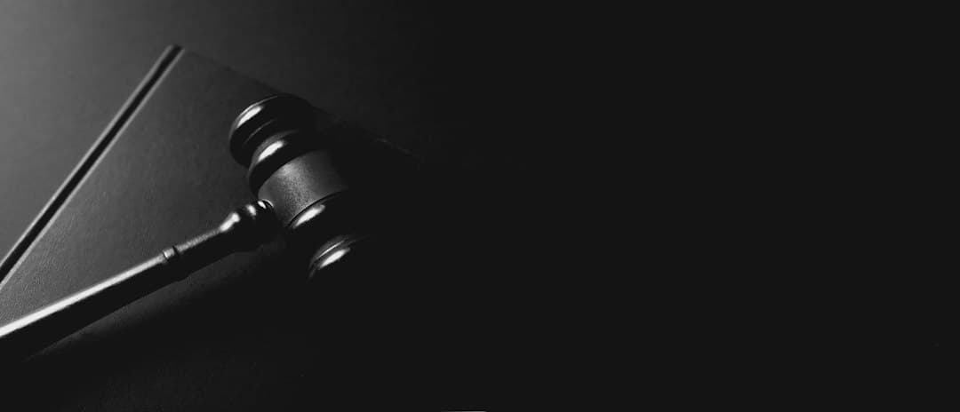 Lovbøger og dommerhammer – er IPTV lovligt i Danmark